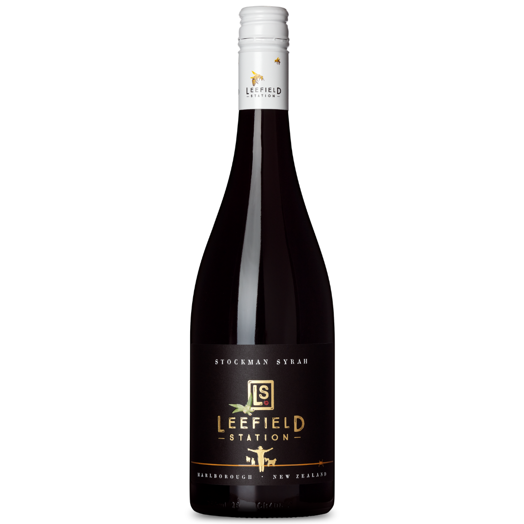 A bottle of LEEFIELD STATION STOCKMAN SYRAH, in dark glass with a white cap. Its label features a horse and highlights its origin from Marlboroughs Waihopai Valley, New Zealand.